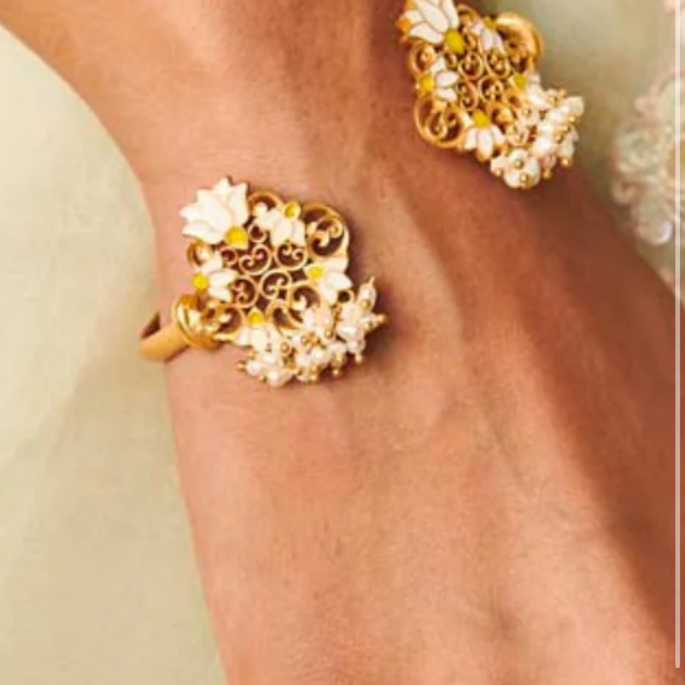 Lotus and White Floral Bracelet